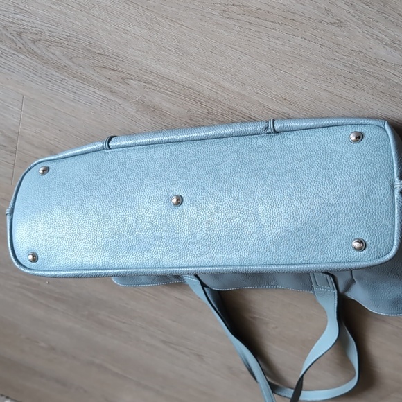 A1 condition tote - Picture 2 of 4